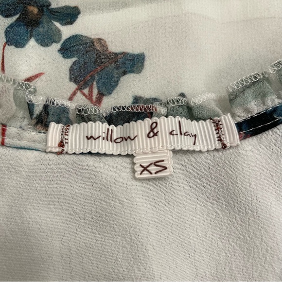 Willow & Clay Cold Shoulder Floral Top - Picture 11 of 13